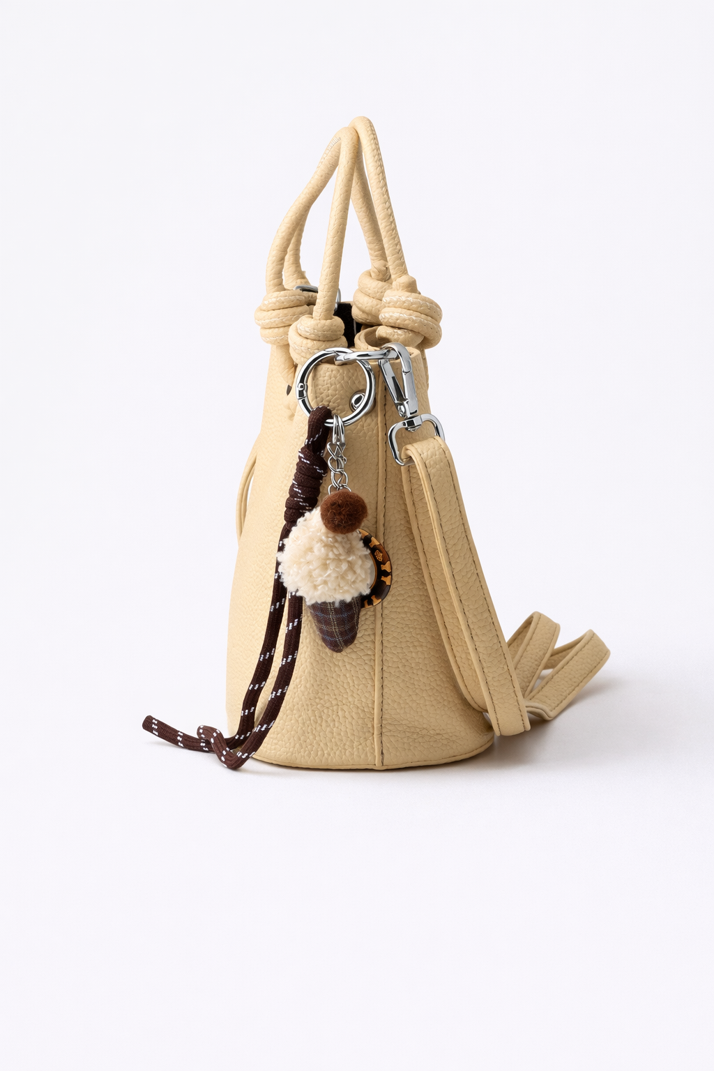 CREAM-COLORED LEATHER BUCKET BAG