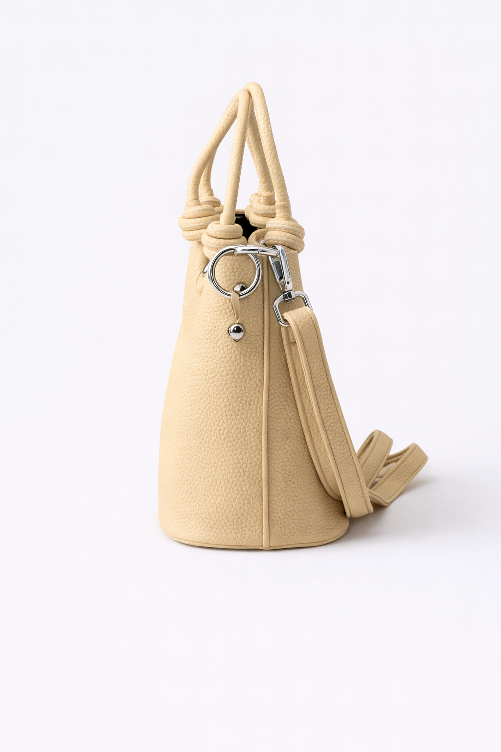 CREAM-COLORED LEATHER BUCKET BAG