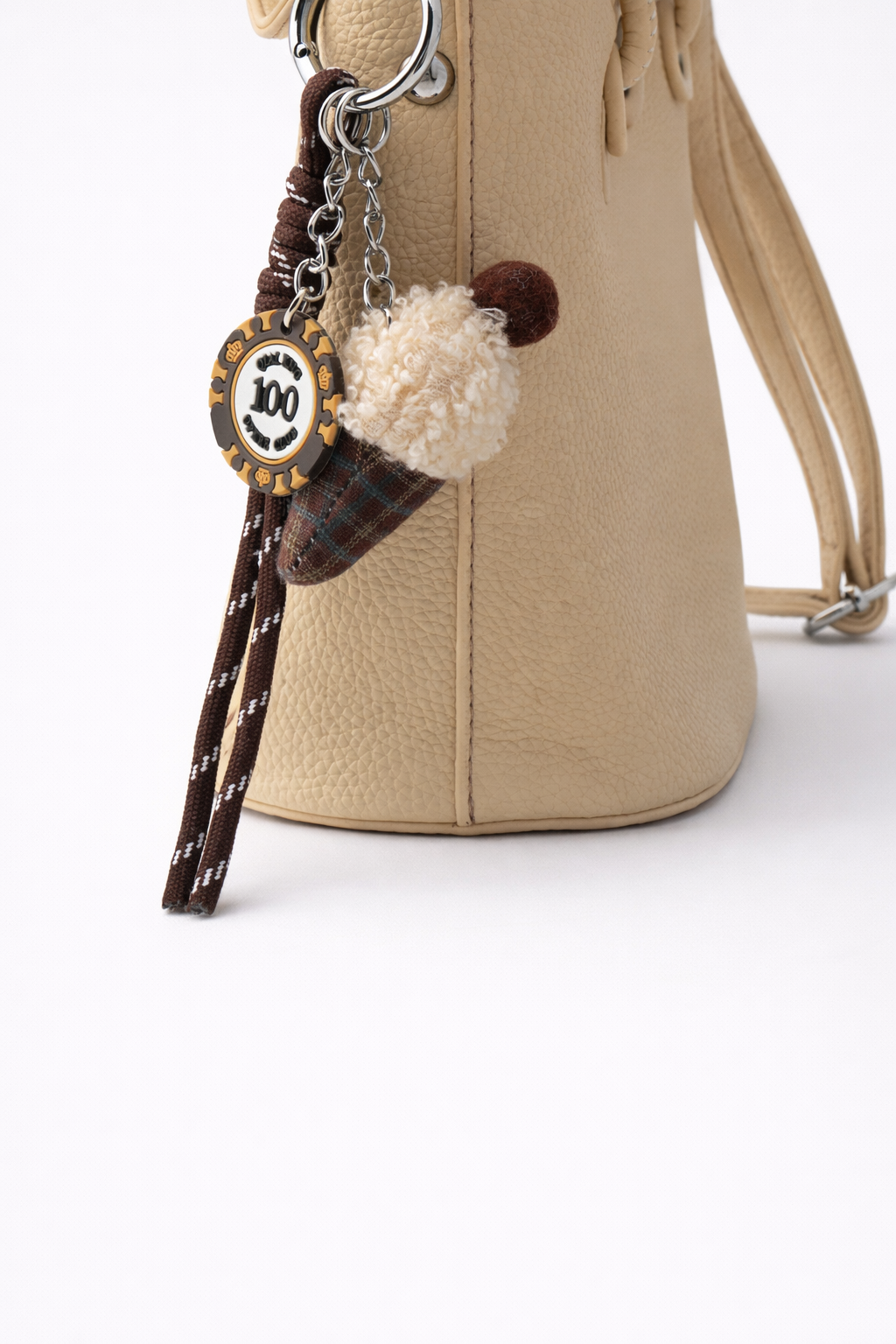 CREAM-COLORED LEATHER BUCKET BAG